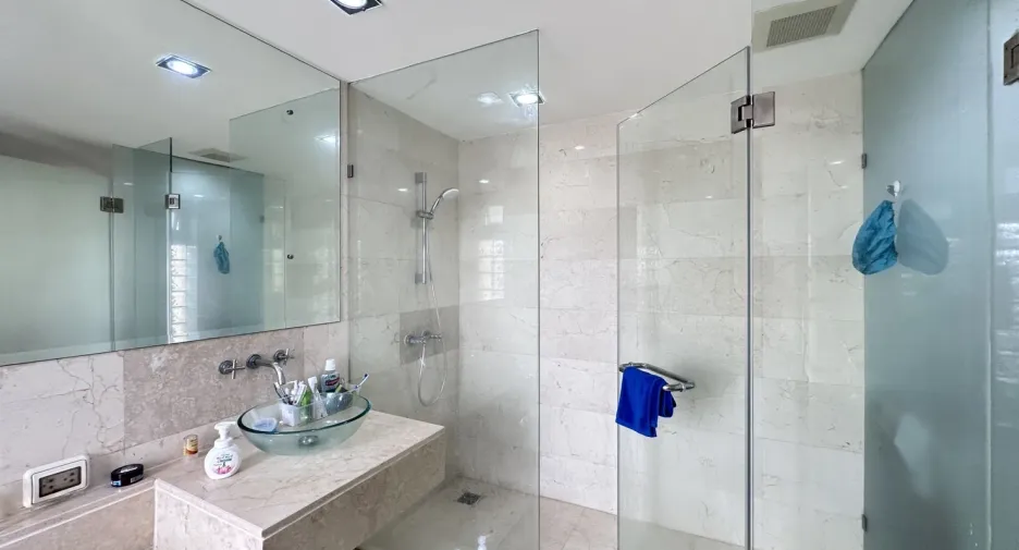 For sale and for rent 2 bedrooms condo in Khlong Toei, Bangkok