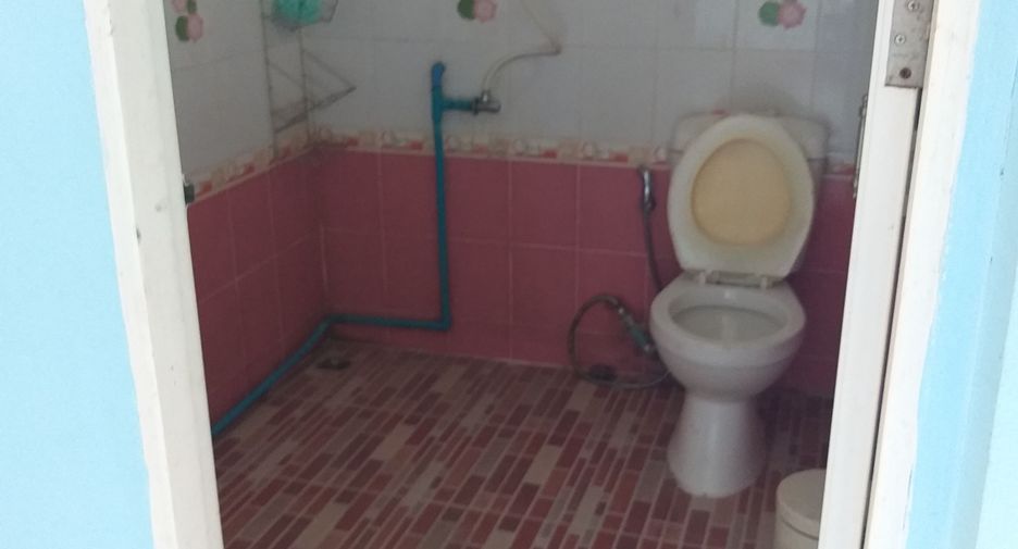 Casa en venta de 8 habitaciones en Mueang Surin, Surin