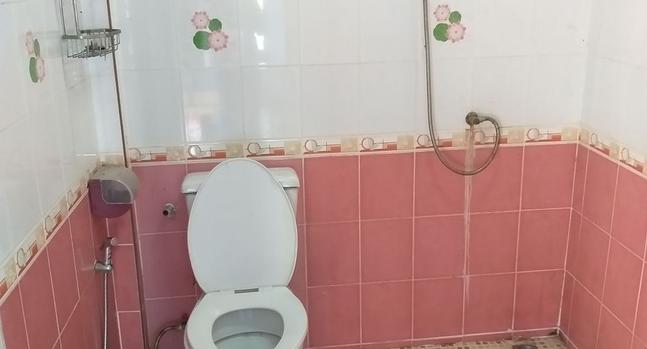 Casa en venta de 8 habitaciones en Mueang Surin, Surin
