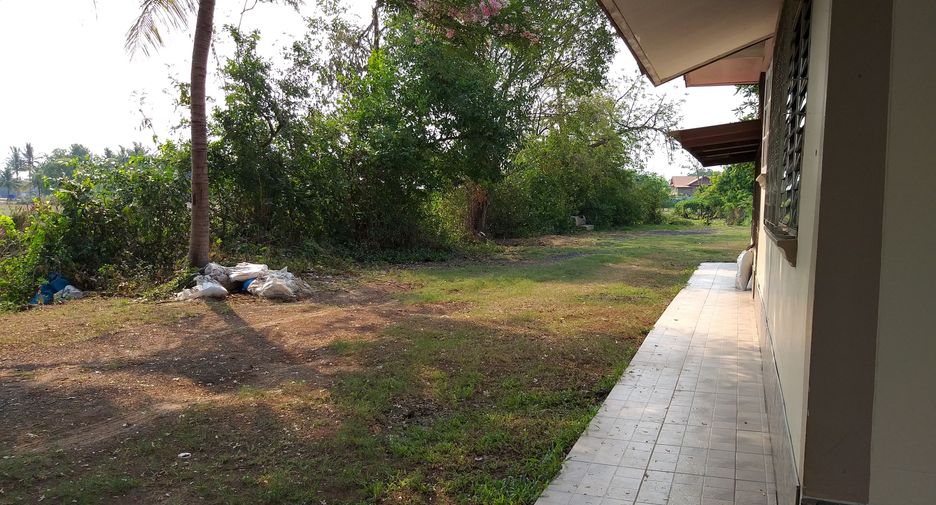 Casa en venta de 8 habitaciones en Mueang Surin, Surin