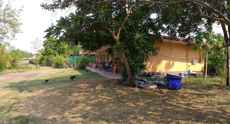 Casa en venta de 8 habitaciones en Mueang Surin, Surin