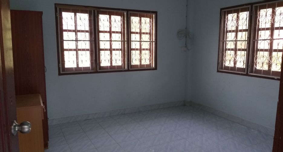 Casa en venta de 8 habitaciones en Mueang Surin, Surin