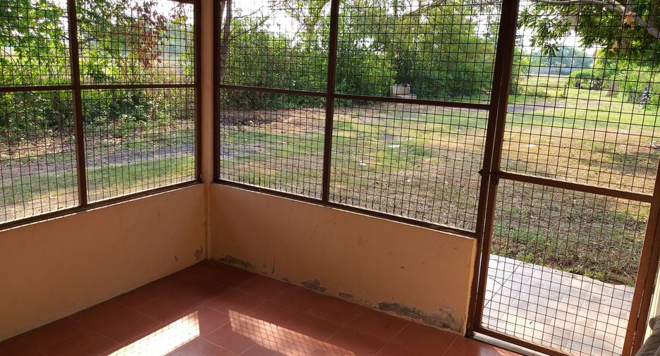 Casa en venta de 8 habitaciones en Mueang Surin, Surin