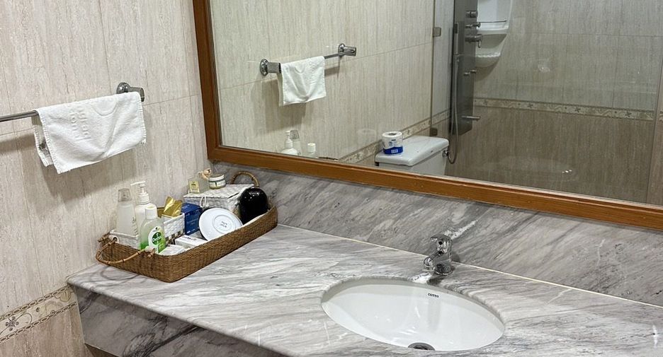 For sale and for rent 2 bedrooms condo in Watthana, Bangkok
