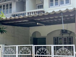 For sale 2 bedrooms townhouse in Mueang Samut Prakan, Samut Prakan