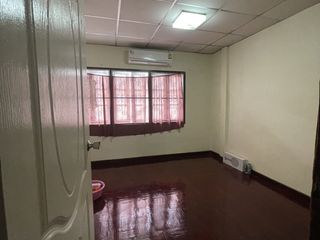 For sale 2 bedrooms townhouse in Mueang Samut Prakan, Samut Prakan