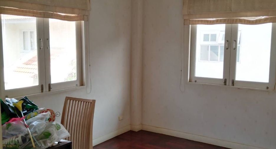 For sale 3 bedrooms house in Lat Krabang, Bangkok