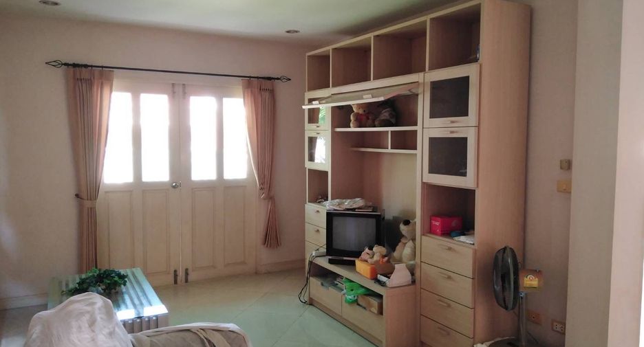 For sale 3 bedrooms house in Lat Krabang, Bangkok