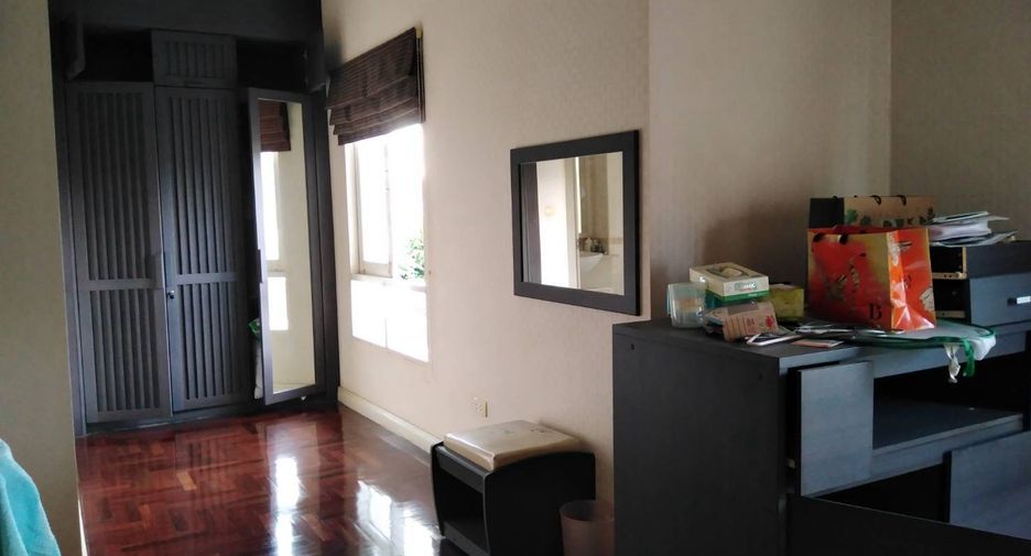 For sale 3 bedrooms house in Lat Krabang, Bangkok