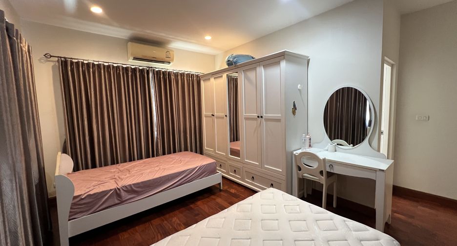 Haus zum Kauf mit 4 Zimmer in Pak Kret, Nonthaburi
