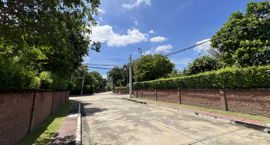 For sale 4 bedrooms house in Pak Kret, Nonthaburi