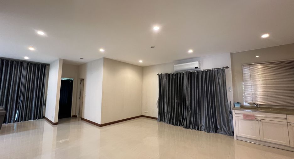 Haus zum Kauf mit 4 Zimmer in Pak Kret, Nonthaburi