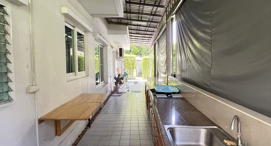 For sale 4 bedrooms house in Pak Kret, Nonthaburi