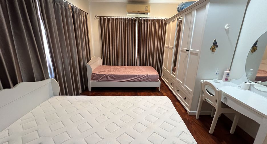 For sale 4 bedrooms house in Pak Kret, Nonthaburi