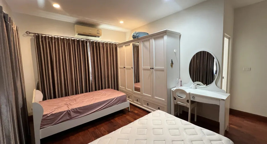 For sale 4 bedrooms house in Pak Kret, Nonthaburi