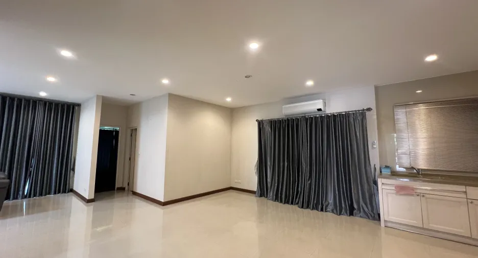 For sale 4 bedrooms house in Pak Kret, Nonthaburi