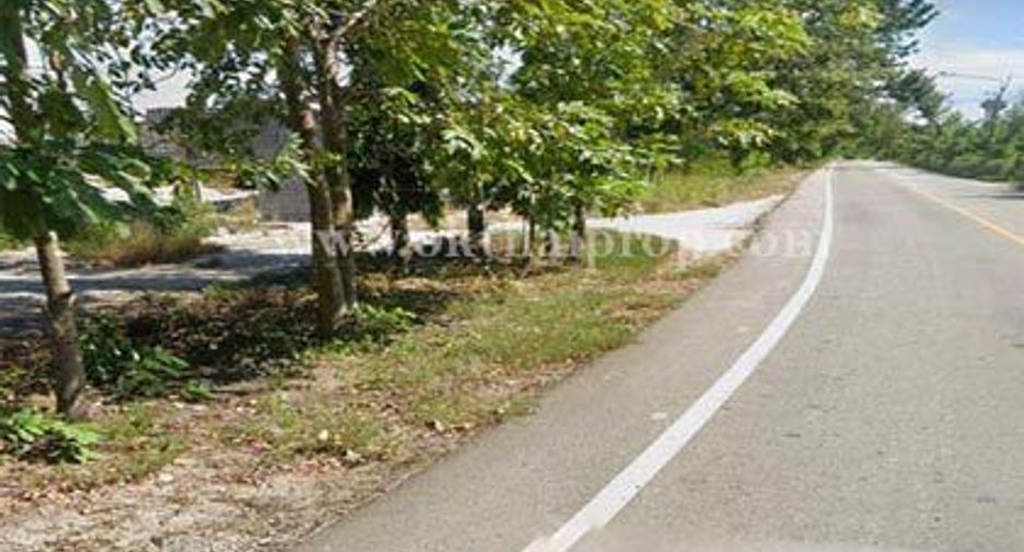出售 土地 在 Phanat Nikhom, Chon Buri