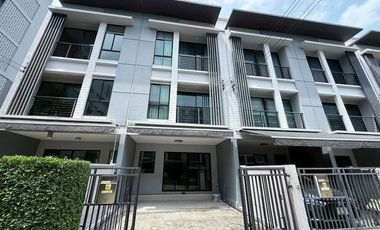 For sale 3 bedrooms townhouse in Mueang Nonthaburi, Nonthaburi