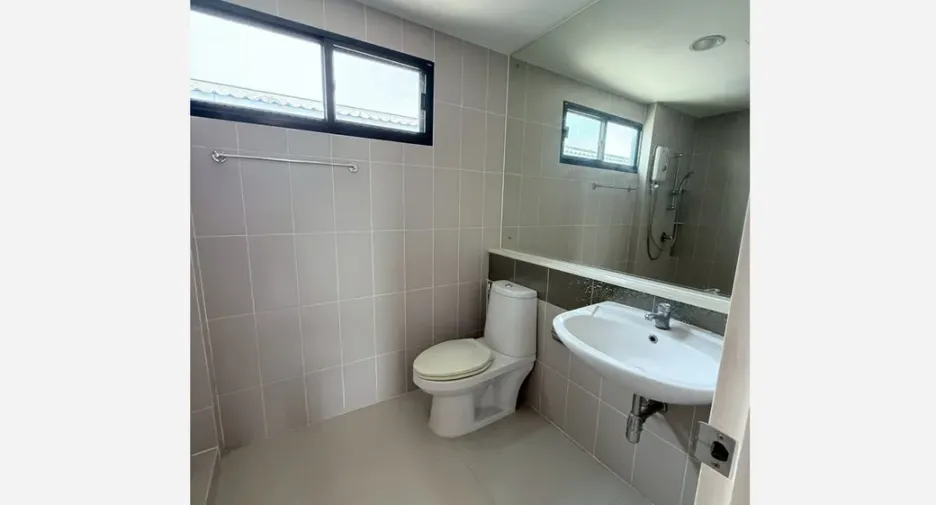 For sale 3 bedrooms townhouse in Mueang Nonthaburi, Nonthaburi