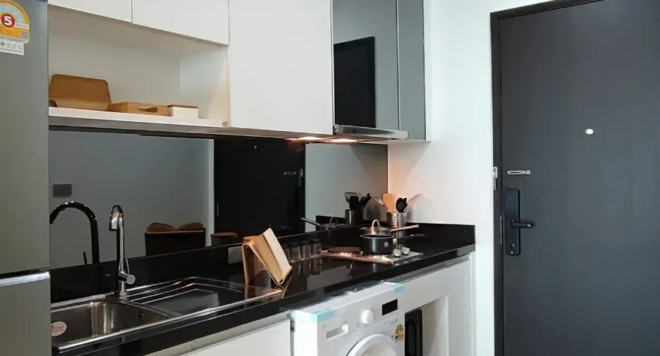 For sale 1 bed condo in Khlong Toei, Bangkok