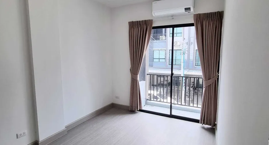 For sale 3 bedrooms townhouse in Khlong Sam Wa, Bangkok