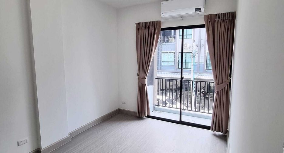 For sale 3 bedrooms townhouse in Khlong Sam Wa, Bangkok