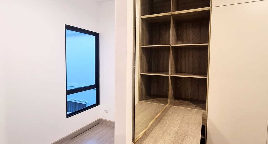 For sale 3 bedrooms townhouse in Khlong Sam Wa, Bangkok