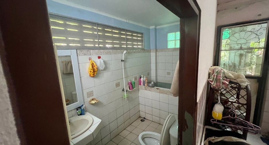 Haus zum Kauf mit 1 Zimmer in Phra Pradaeng, Samut Prakan