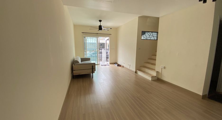 À vendre 3 chambres maison de ville à Sam Phran, Nakhon Pathom