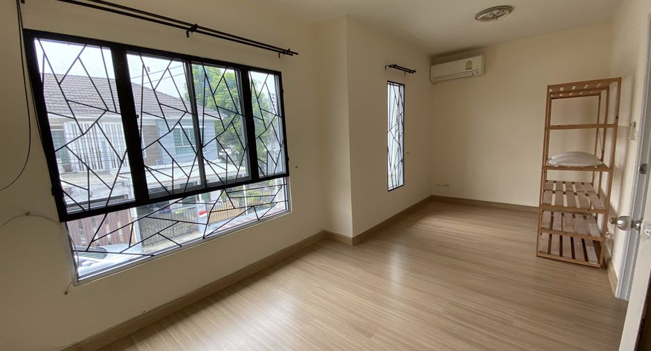 À vendre 3 chambres maison de ville à Sam Phran, Nakhon Pathom