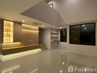 Reihenhaus zum Kauf und zur Miete mit 3 Zimmer in Saphan Sung, Bangkok