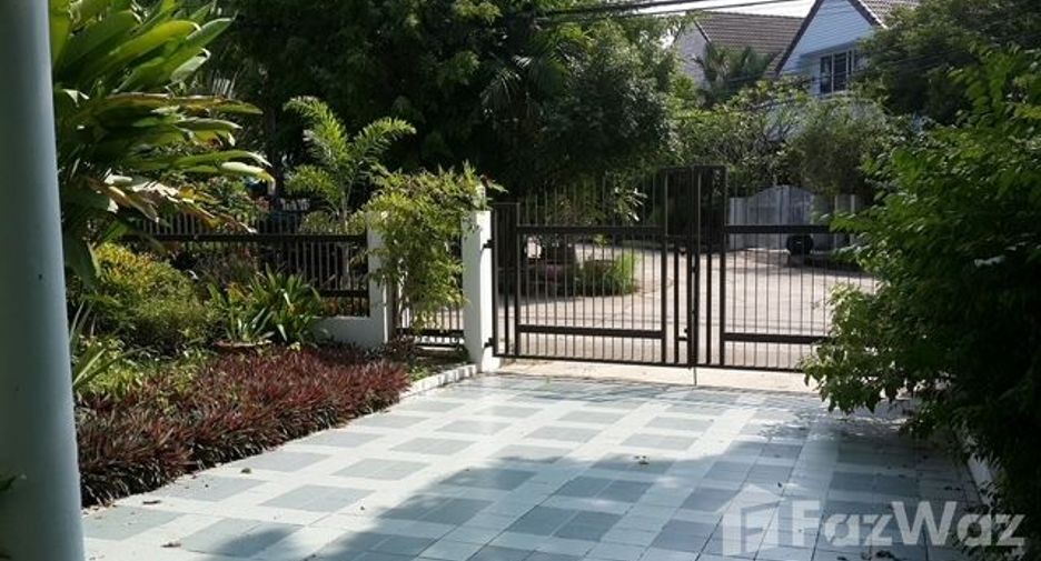 For sale 3 bedrooms house in Saphan Sung, Bangkok