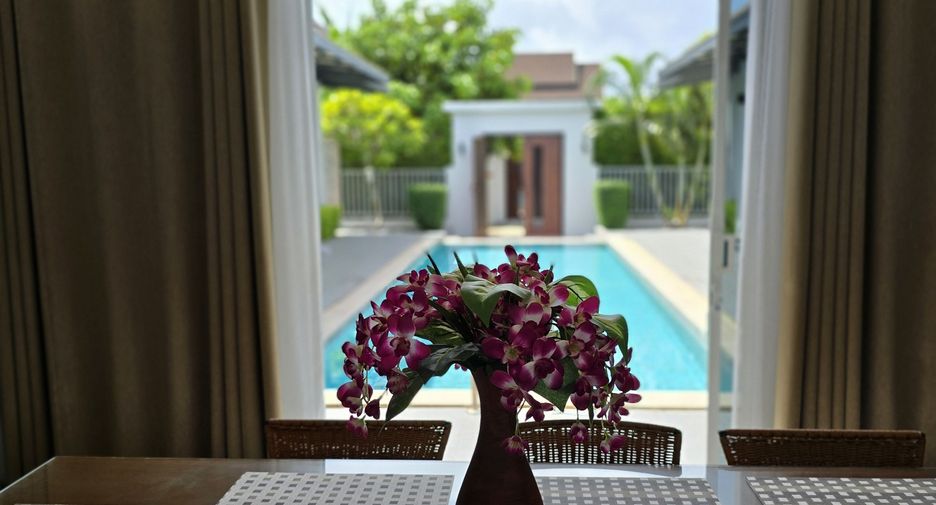 For rent 4 bedrooms villa in Mueang Phuket, Phuket