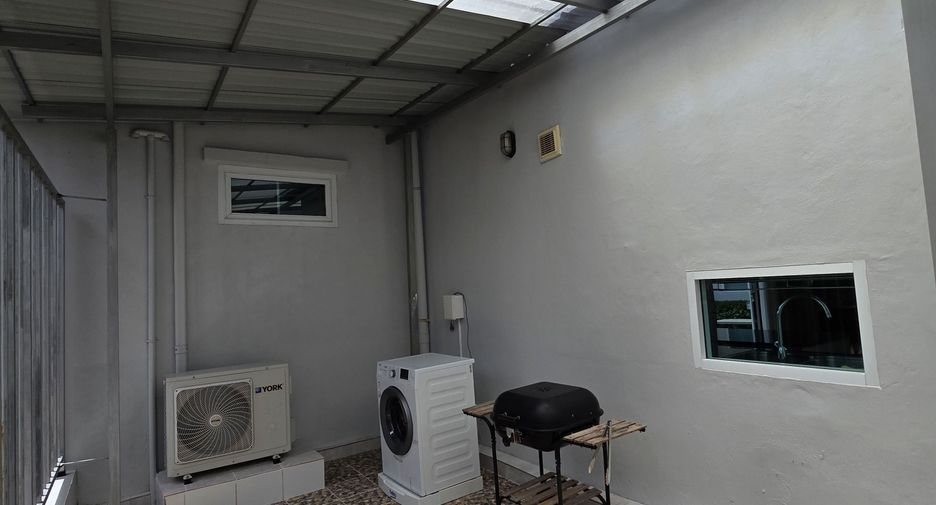 For rent 4 bedrooms villa in Mueang Phuket, Phuket
