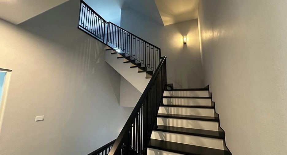 À vendre et à louer 5 chambres maison à Bang Phli, Samut Prakan