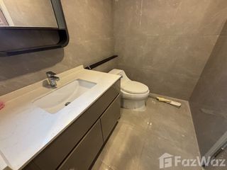 For sale 3 bedrooms condo in Huai Khwang, Bangkok
