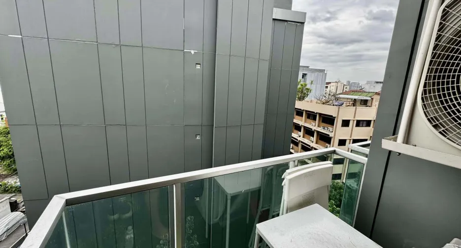 For sale 1 bed condo in Huai Khwang, Bangkok