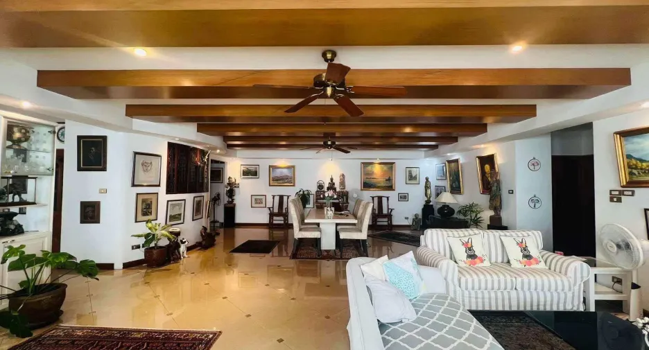 For sale 2 ベッドルーム condo in Khlong Toei, Bangkok