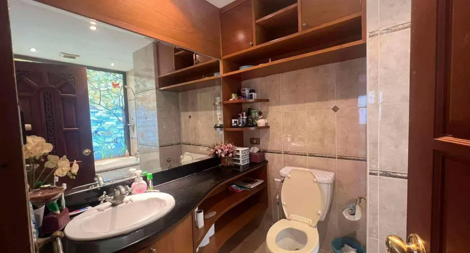 For sale 2 ベッドルーム condo in Khlong Toei, Bangkok