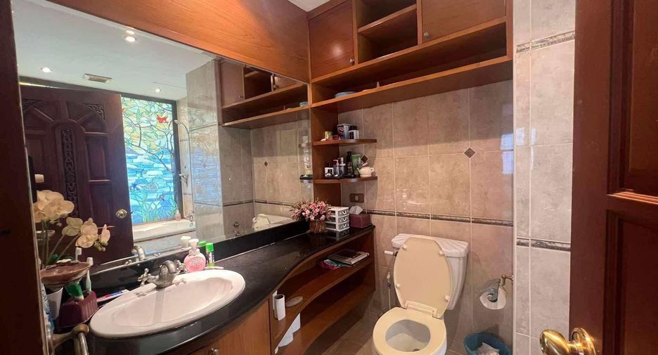Condo en venta de 2 habitaciones en Khlong Toei, Bangkok