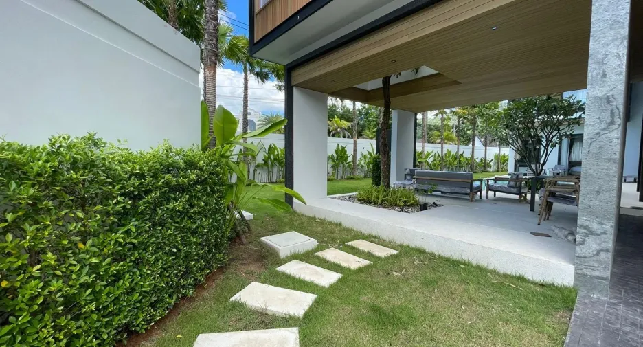 For rent 6 bedrooms villa in Mueang Phuket, Phuket