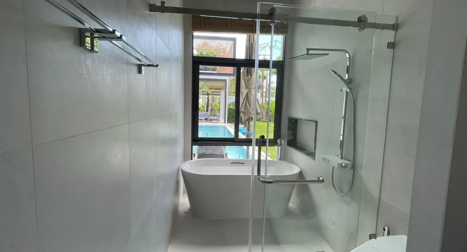 For rent 6 bedrooms villa in Mueang Phuket, Phuket