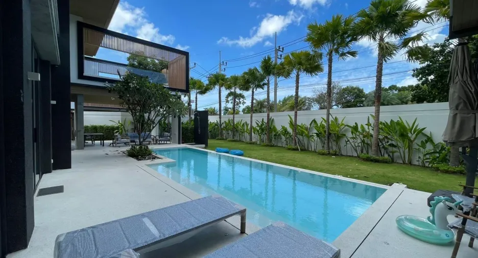 For rent 6 bedrooms villa in Mueang Phuket, Phuket
