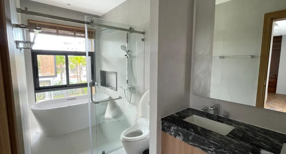 For rent 6 bedrooms villa in Mueang Phuket, Phuket