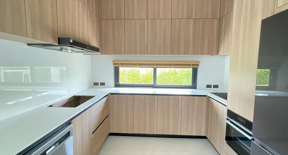 For rent 6 bedrooms villa in Mueang Phuket, Phuket