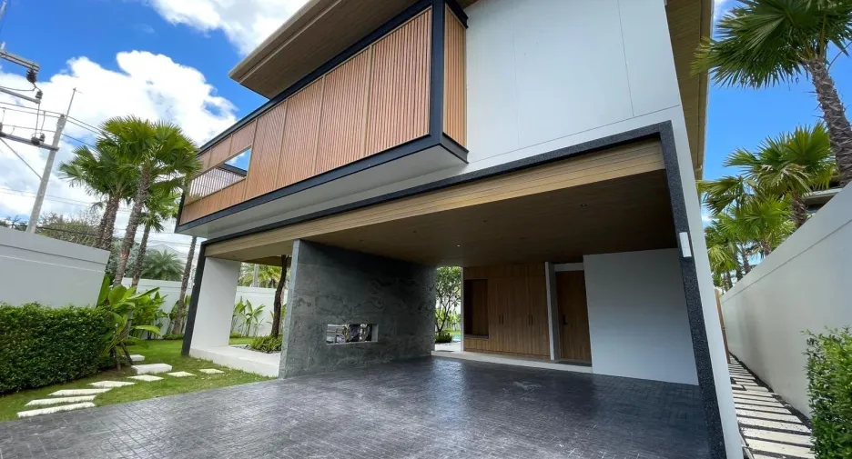 For rent 6 bedrooms villa in Mueang Phuket, Phuket