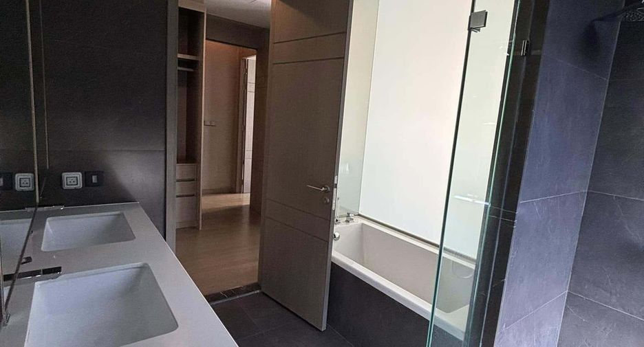 For sale and for rent 2 bedrooms condo in Watthana, Bangkok