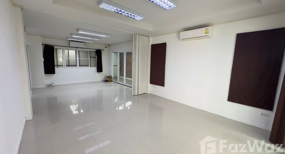 For sale 3 bedrooms house in Si Racha, Chonburi