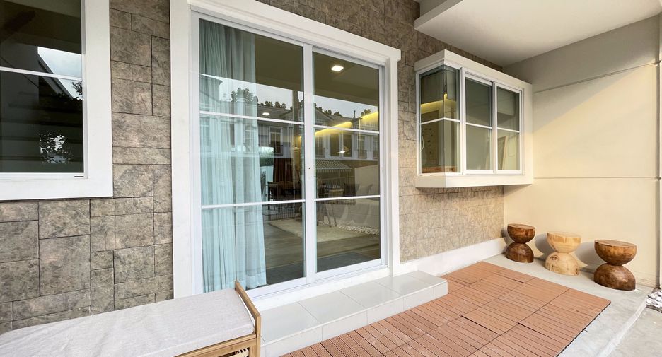 For sale and for rent 3 bedrooms townhouse in Prawet, Bangkok