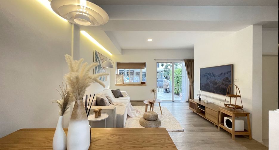 For sale and for rent 3 bedrooms townhouse in Prawet, Bangkok